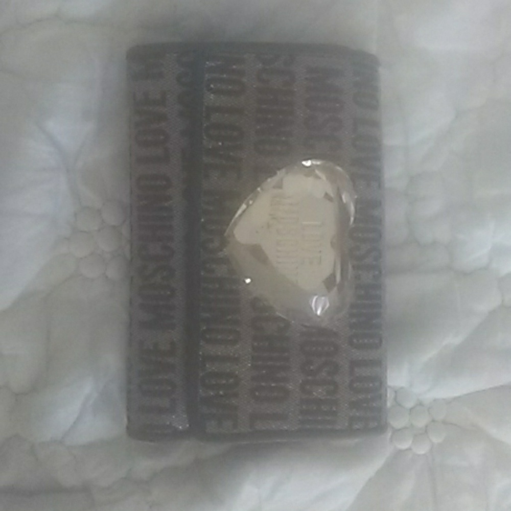 Love moschino wallet